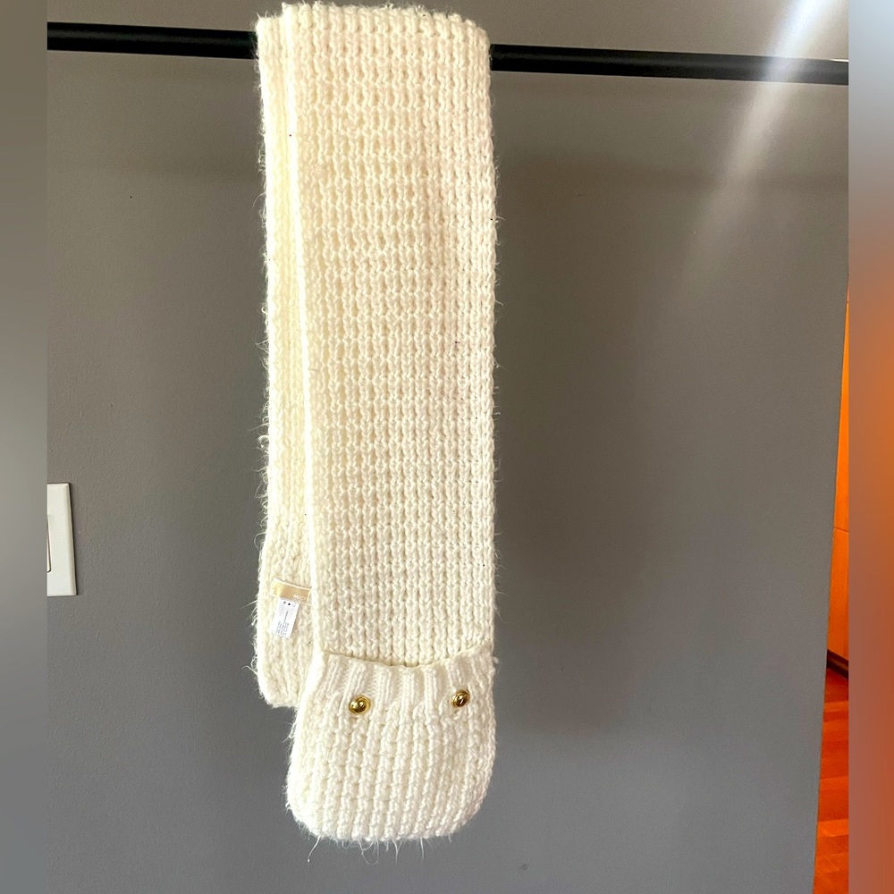Scarf with hand warmer pockets